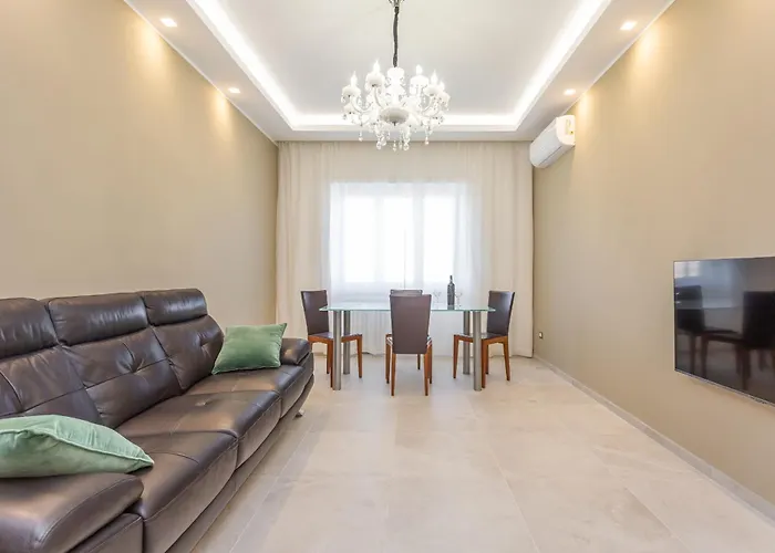 2-bedroom Retreat Near Metro & Parks Apartamento Roma