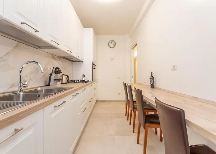 2-bedroom Retreat Near Metro & Parks Apartamento