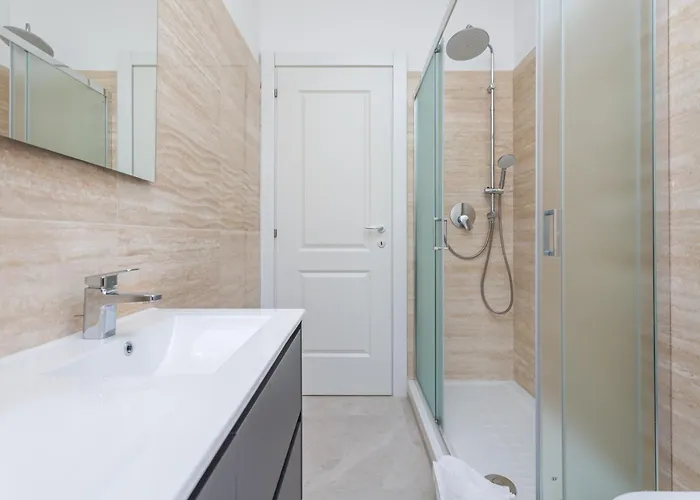 2-bedroom Retreat Near Metro & Parks Roma